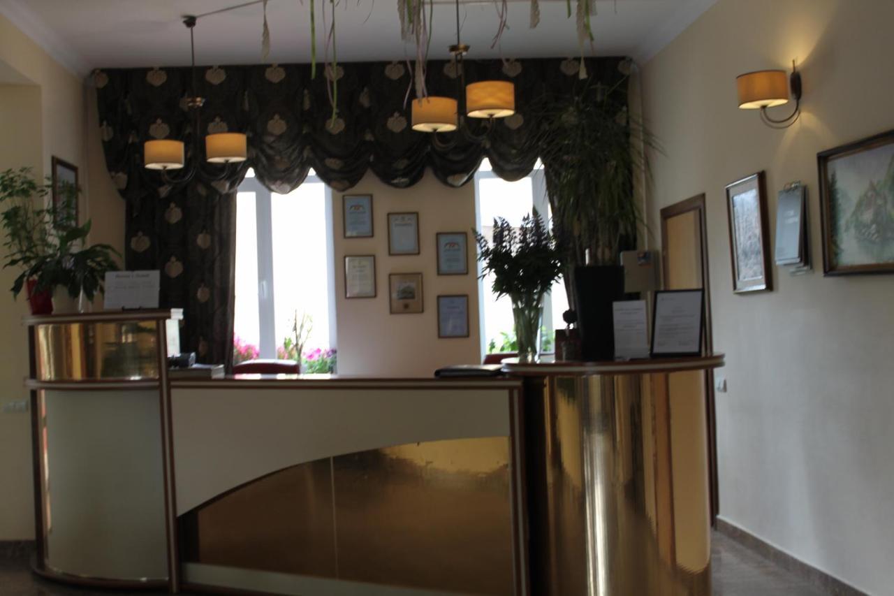 Hotel Valentyna à Briukhovychi Extérieur photo