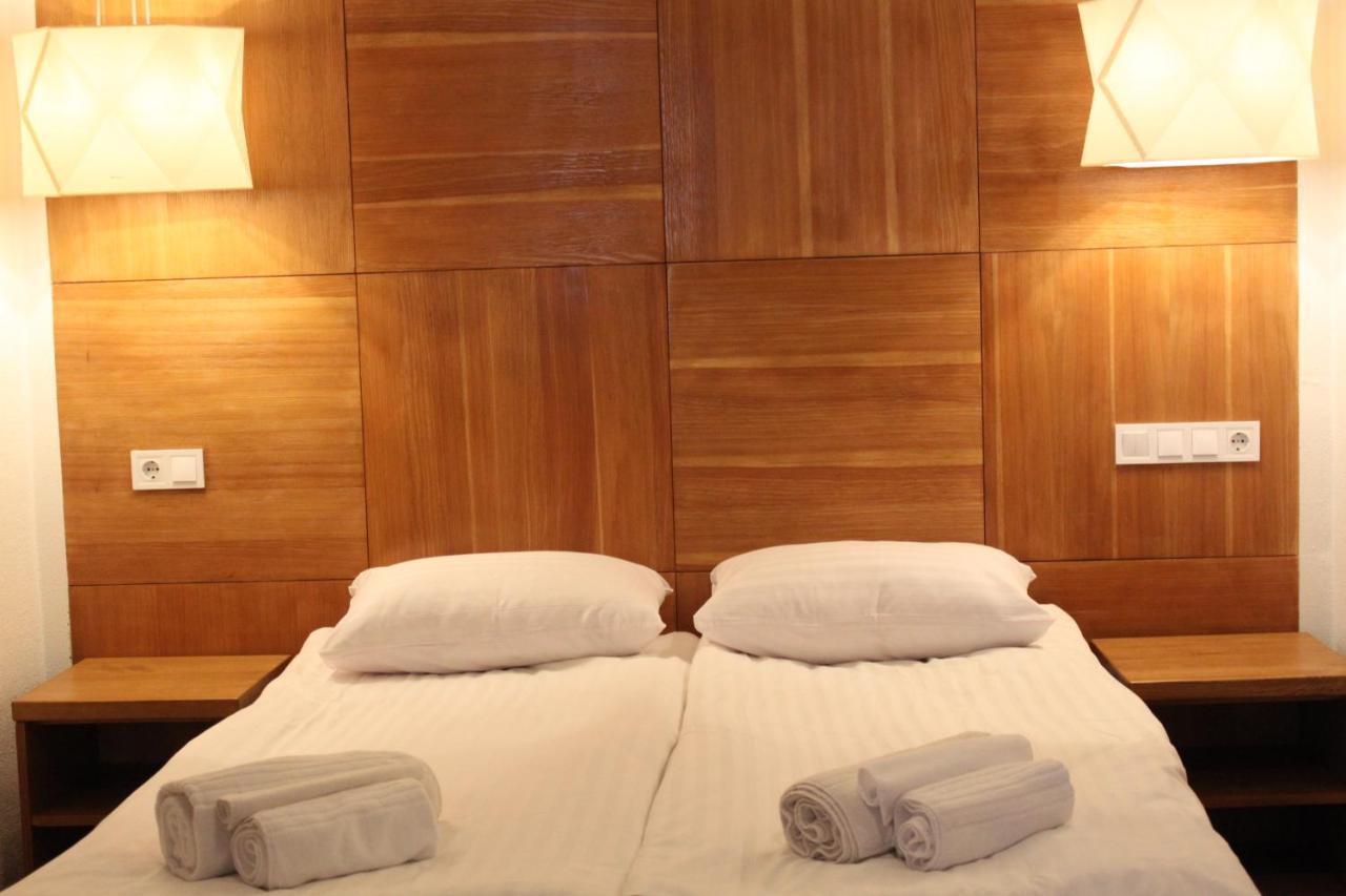 Hotel Valentyna à Briukhovychi Extérieur photo