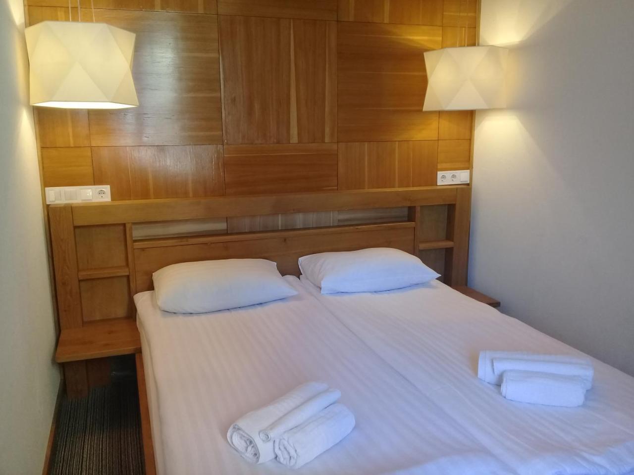 Hotel Valentyna à Briukhovychi Extérieur photo